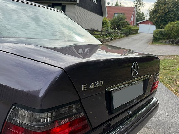 Mercedes-Benz E420 10 of 22