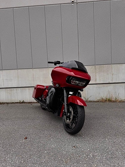 Harley-Davidson Road Glide Special FLTRXS M8 114 Custom 12 of 14