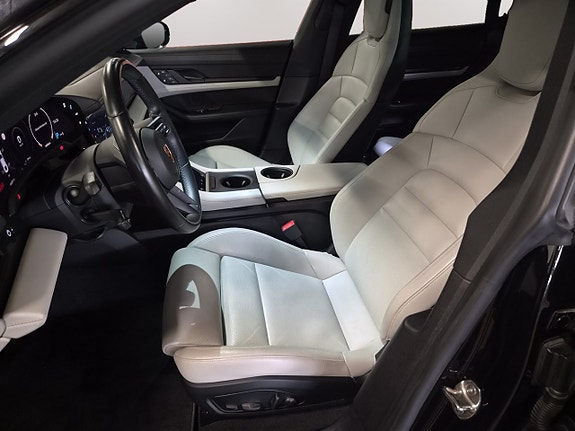 Porsche Taycan 4S 11 of 26
