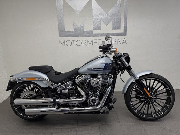 Harley-Davidson Breakout 117" 2 of 13