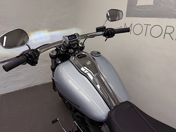 Harley-Davidson Breakout 117" 5 of 13