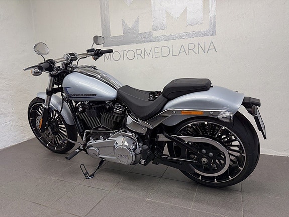 Harley-Davidson Breakout 117" 10 of 13