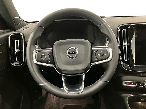 Volvo EX40 11 of 16