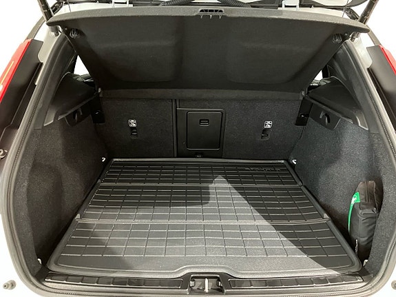 Volvo EX40 14 of 16