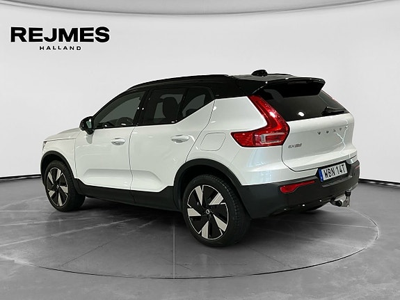 Volvo EX40 2 of 16