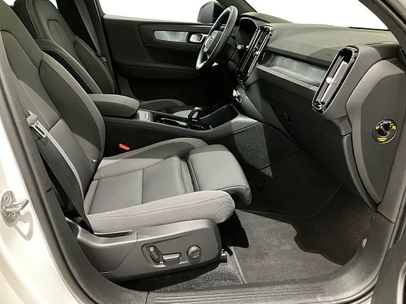 Volvo EX40 4 of 16