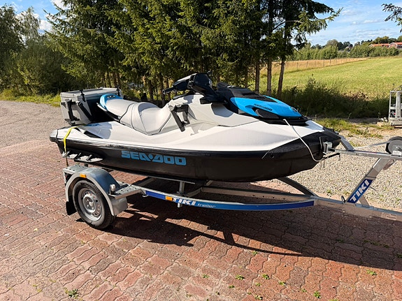 Sea Doo fishpro scout 2 of 7