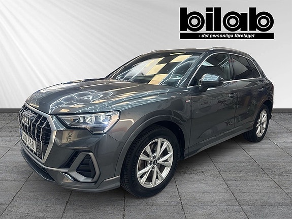Audi Q3 2 of 9