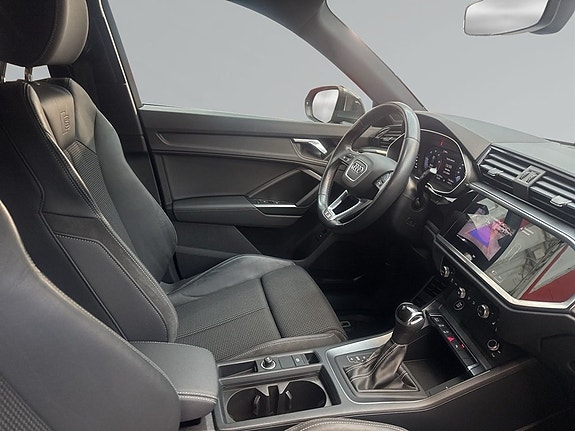 Audi Q3 8 of 9