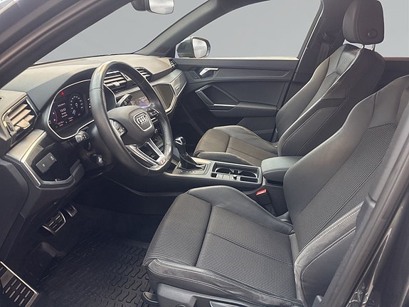 Audi Q3 7 of 9