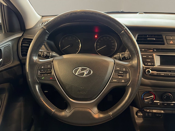 Hyundai i20 10 of 13