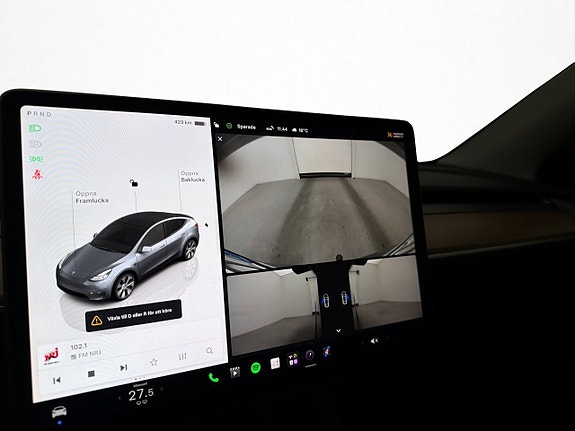 Tesla Model Y 24 of 30