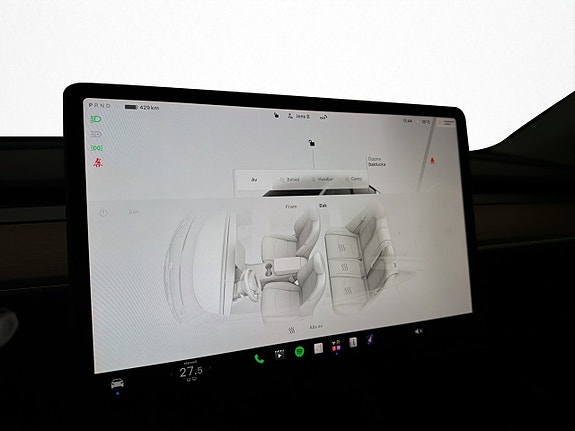 Tesla Model Y 23 of 30