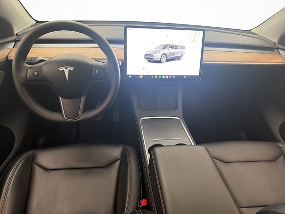 Tesla Model Y 15 of 30