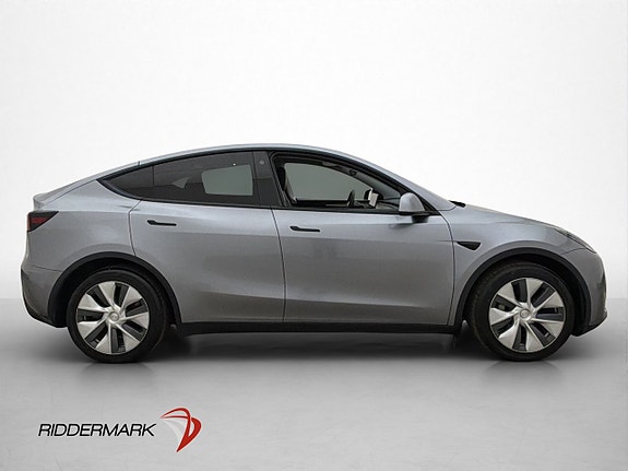 Tesla Model Y 10 of 30