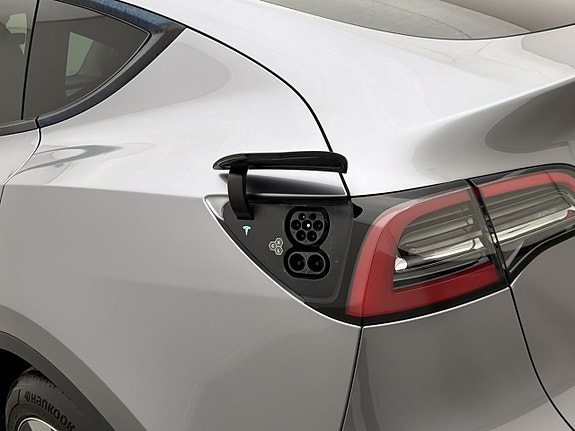 Tesla Model Y 13 of 30