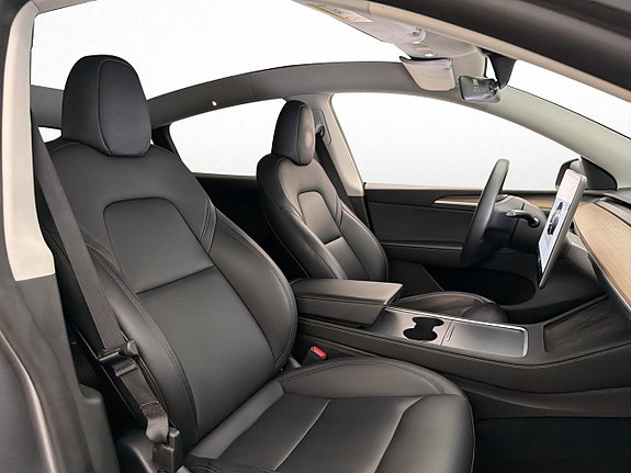 Tesla Model Y 14 of 30