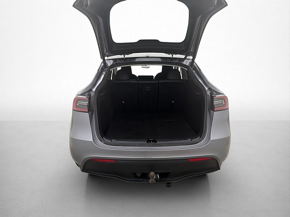Tesla Model Y 11 of 30