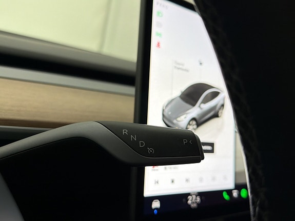 Tesla Model Y 27 of 30