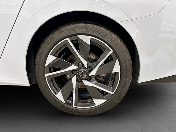 Peugeot 308 SW 14 of 15