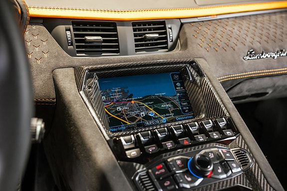 Lamborghini Aventador 16 of 21