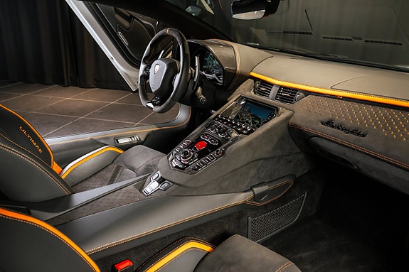 Lamborghini Aventador 9 of 21