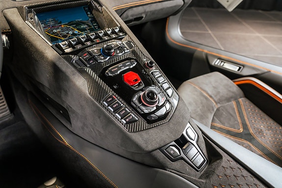 Lamborghini Aventador 17 of 21
