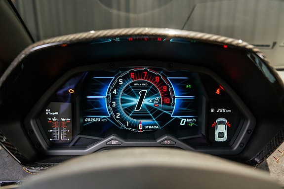 Lamborghini Aventador 15 of 21