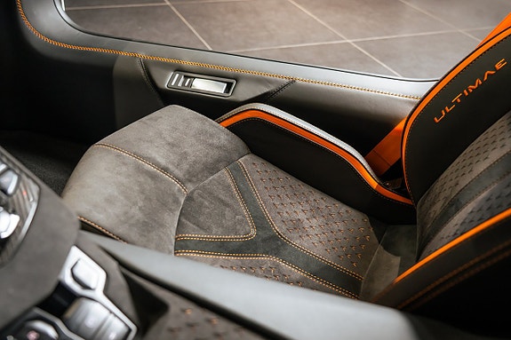Lamborghini Aventador 12 of 21