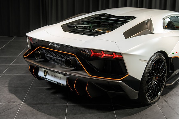 Lamborghini Aventador 20 of 21