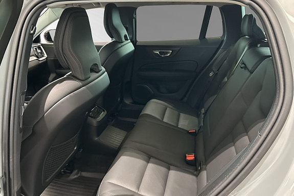 Volvo V60 8 of 30