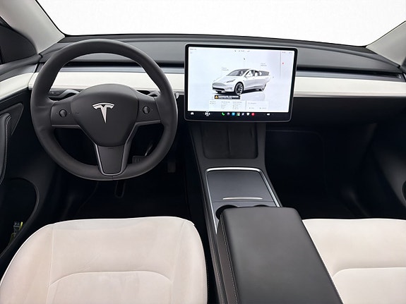 Tesla Model Y 12 of 30