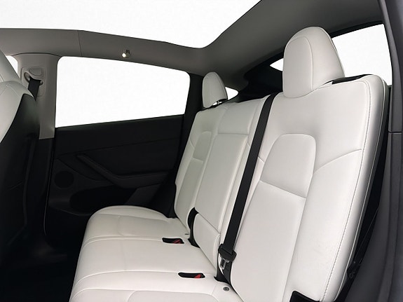 Tesla Model Y 15 of 30