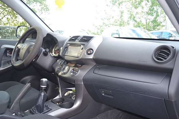 Toyota RAV4 8 of 12