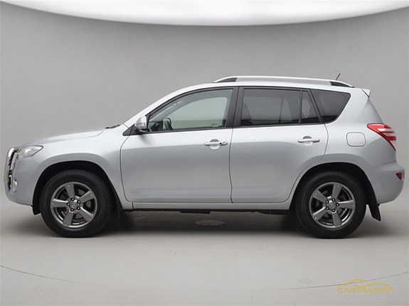 Toyota RAV4 3 of 12