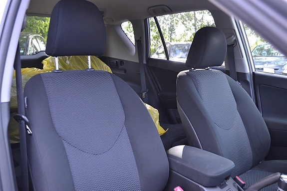 Toyota RAV4 9 of 12