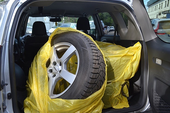 Toyota RAV4 10 of 12