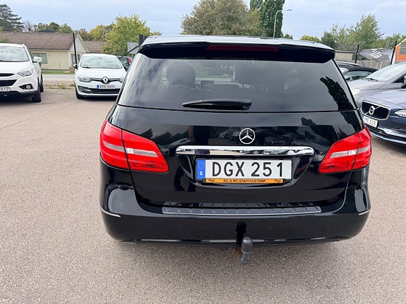 Mercedes-Benz B180 4 of 19