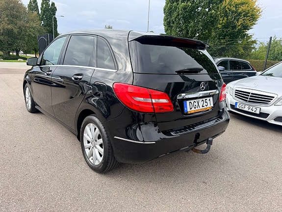 Mercedes-Benz B180 9 of 19