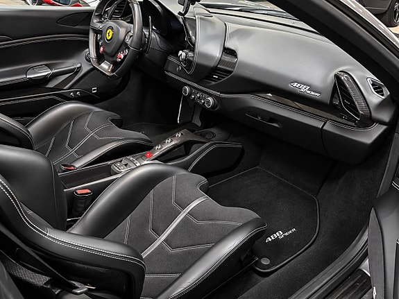 Ferrari 488 11 of 17