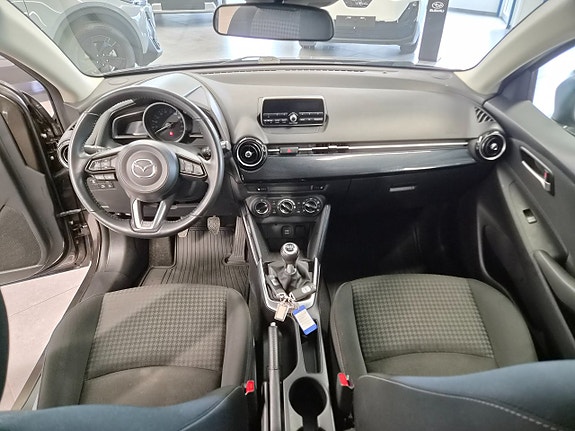 Mazda 2 9 of 12