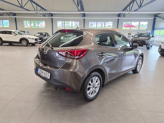 Mazda 2 4 of 12