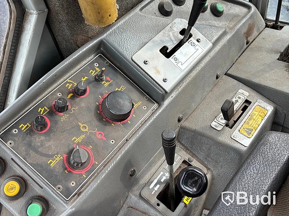 Traktor Massey Fergusson 3070 4WD 3070 4Wd -1990 via auktion 12 of 27