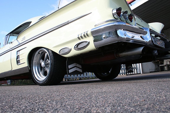 Chevrolet Impala 8 of 24