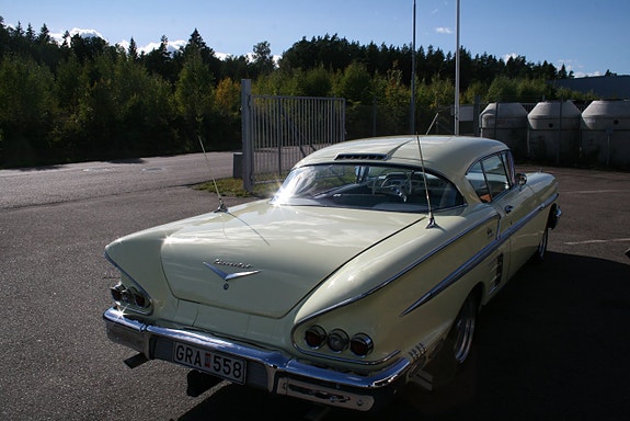 Chevrolet Impala 10 of 24
