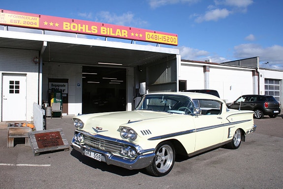 Chevrolet Impala 4 of 24