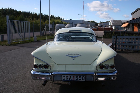 Chevrolet Impala 9 of 24