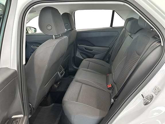 Volkswagen T-Roc 10 of 15