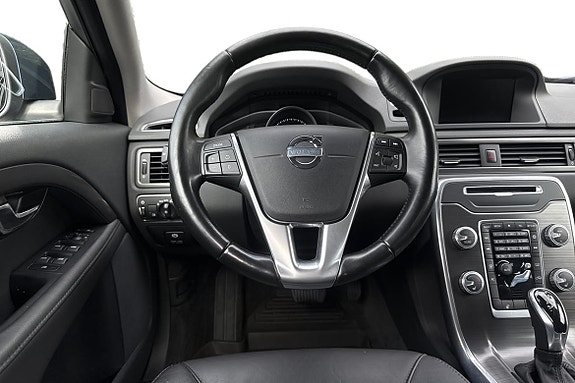 Volvo XC70 11 of 22