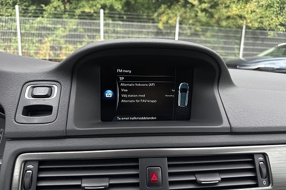 Volvo XC70 15 of 22